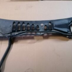 Vējstikla uzlikas (deflektora) režģis priekš VOLVO 850 1995