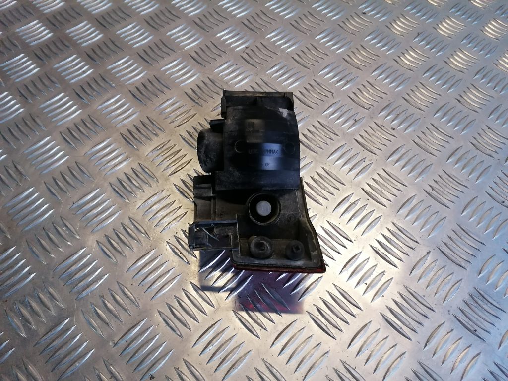 Miglas lukturis aizmugurē labā pusē priekš OPEL MERIVA 2005 3 Miglas lukturis aizmugurē labā pusē priekš OPEL MERIVA 2005