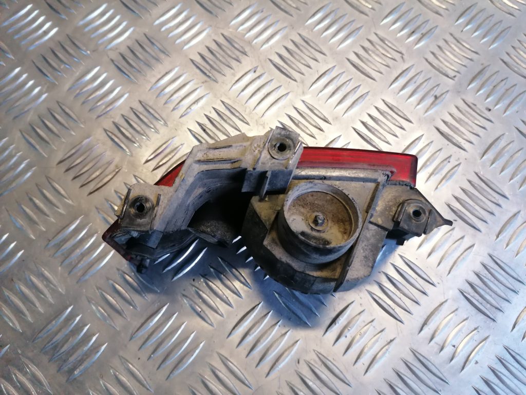 Miglas lukturis aizmugurē labā pusē priekš OPEL MERIVA 2005 2 Miglas lukturis aizmugurē labā pusē priekš OPEL MERIVA 2005