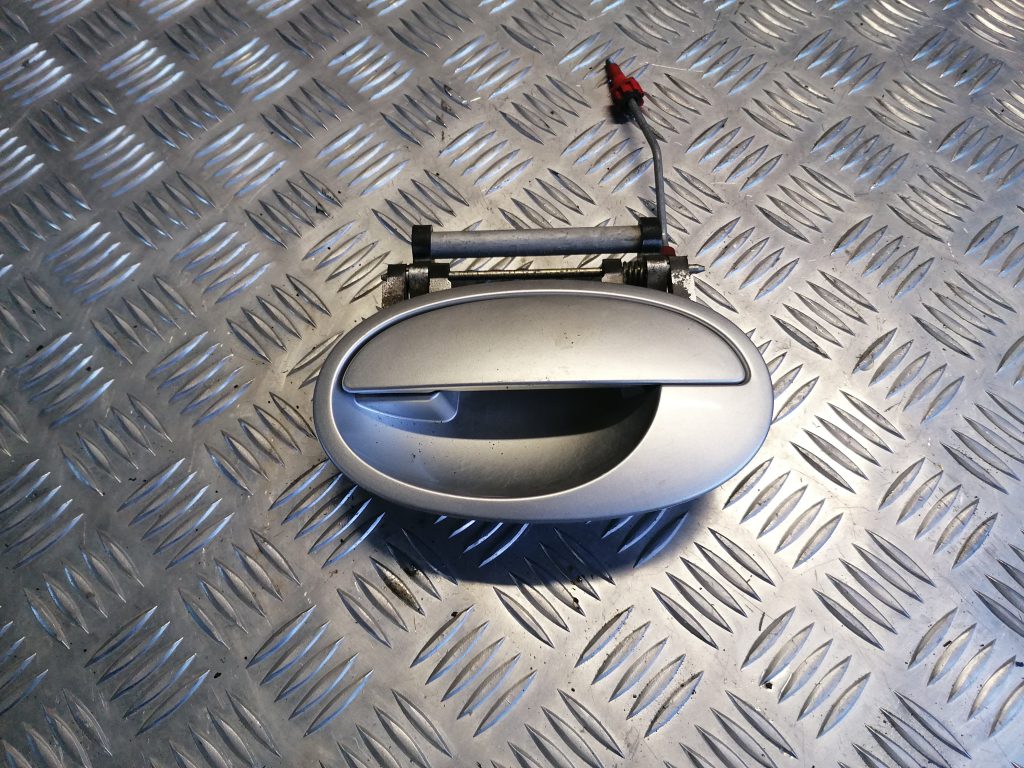 Aizmugurējais kreisais durvju rokturis priekš OPEL MERIVA 2005 1 Aizmugurējais kreisais durvju rokturis priekš OPEL MERIVA 2005