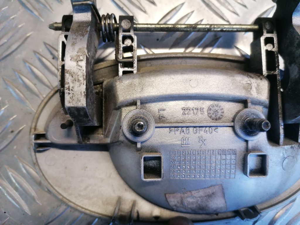 Aizmugurējais kreisais durvju rokturis priekš OPEL MERIVA 2005 2 Aizmugurējais kreisais durvju rokturis priekš OPEL MERIVA 2005