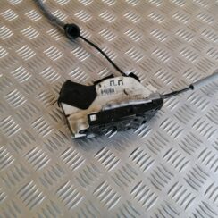 Priekšējo labo durvju slēdzene priekš VW POLO 2011