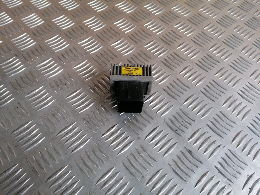 Kvēlsveču releja priekš RENAULT MEGANE 2011 1 Kvēlsveču releja priekš RENAULT MEGANE 2011