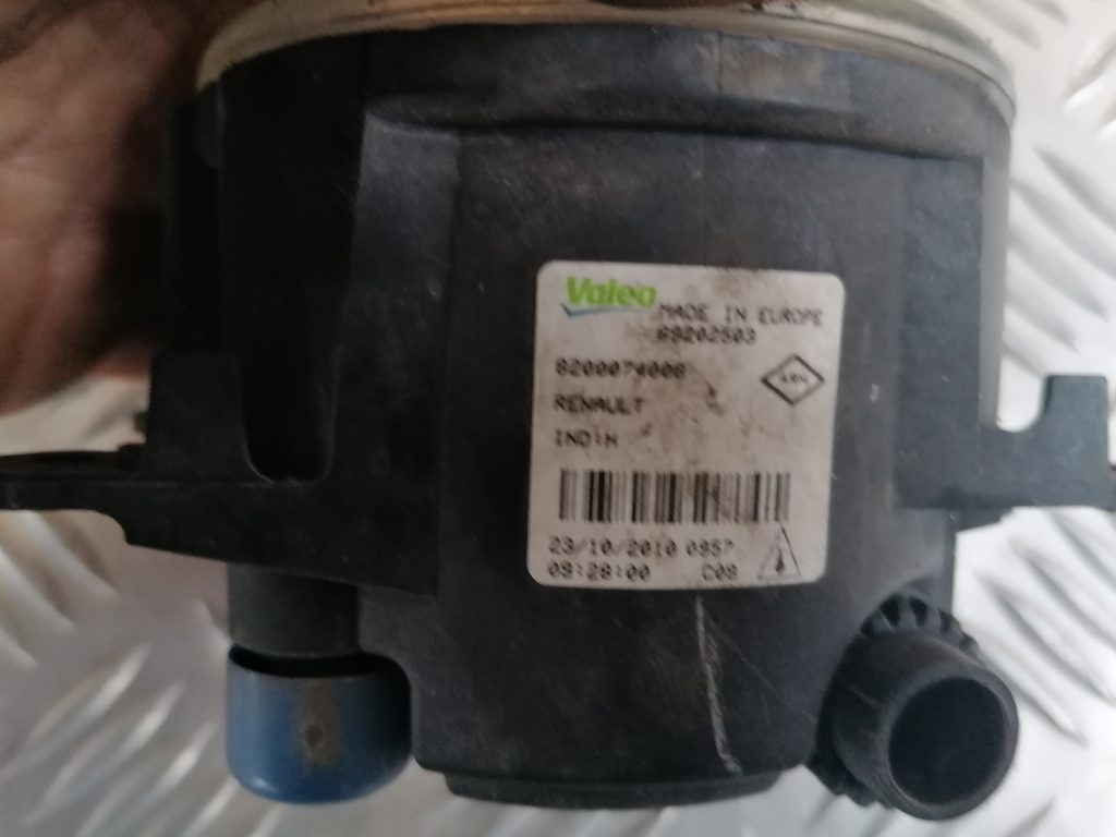 Miglas lukturis priekšā pa kreisi priekš RENAULT MEGANE 2011 2 Miglas lukturis priekšā pa kreisi priekš RENAULT MEGANE 2011