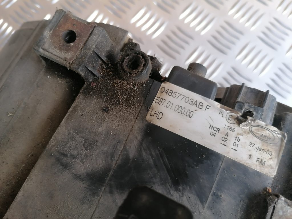 Priekšējais kreisais lukturis priekš CHRYSLER GRAND VOYAGER 2004