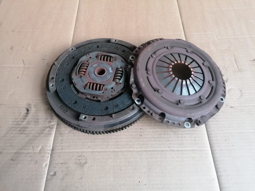 Sajūga komplekts priekš CHRYSLER GRAND VOYAGER 2004 1 Sajūga komplekts priekš CHRYSLER GRAND VOYAGER 2004