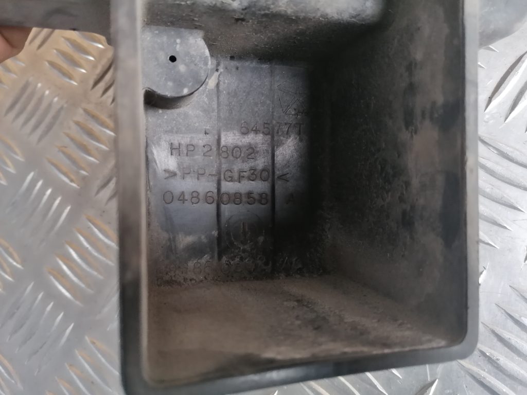 Akumulatora pamatnes kronšteins priekš CHRYSLER GRAND VOYAGER 2004