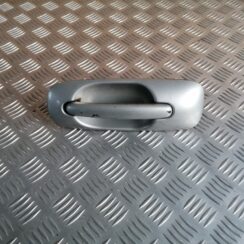 Aizmugurējais kreisais durvju rokturis priekš CHRYSLER GRAND VOYAGER 2004