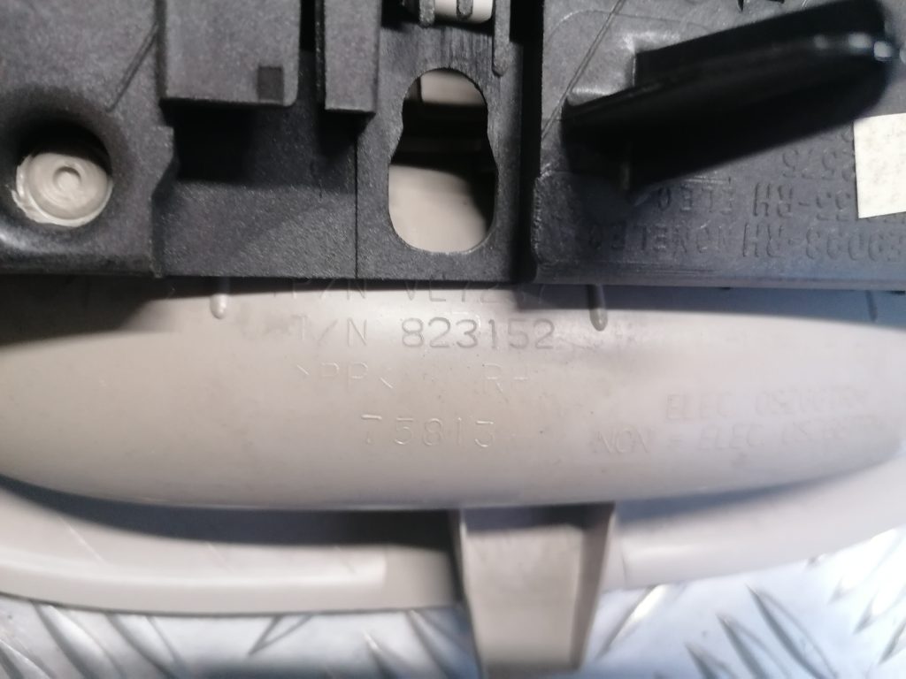 Salona rokturis griestos priekš CHRYSLER GRAND VOYAGER 2004 2 Salona rokturis griestos priekš CHRYSLER GRAND VOYAGER 2004