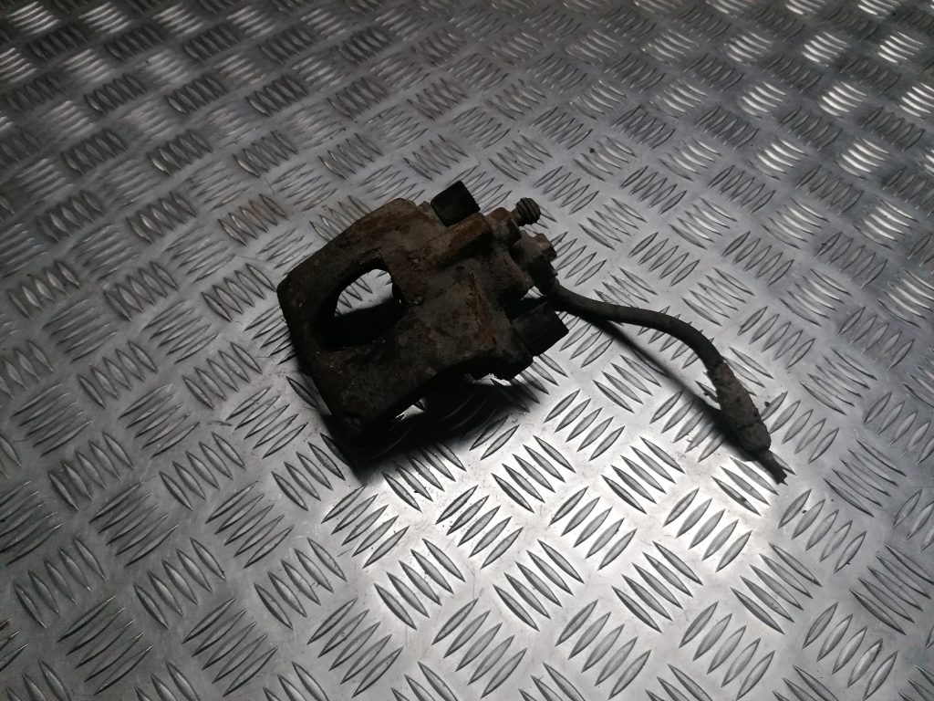 Priekšējais kreisais suports priekš CHRYSLER GRAND VOYAGER 2004 1 Priekšējais kreisais suports priekš CHRYSLER GRAND VOYAGER 2004