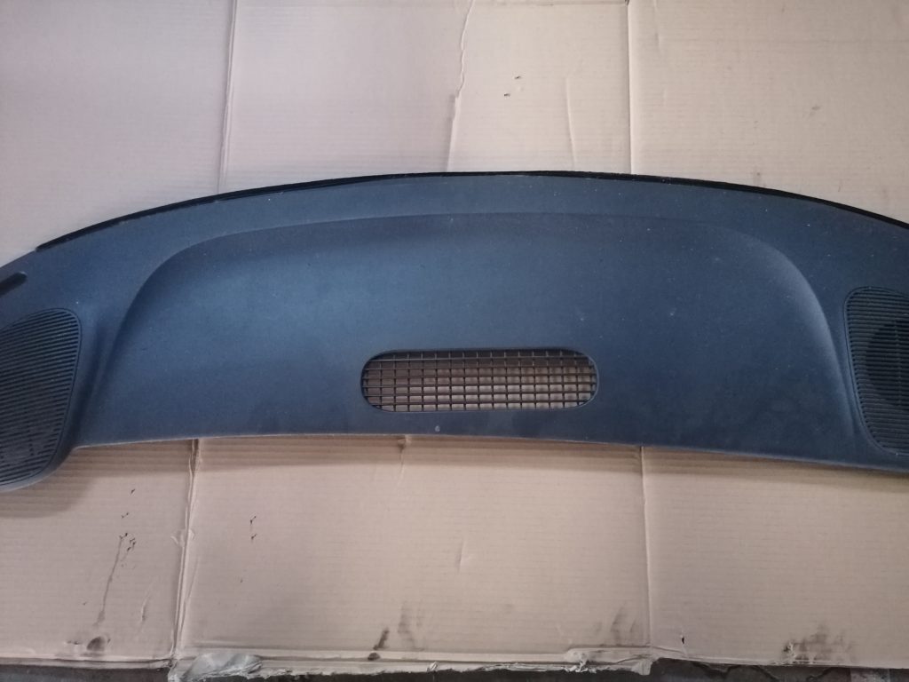Vējstikla ventilācijas režģis (salonā) priekš CHRYSLER GRAND VOYAGER 2004