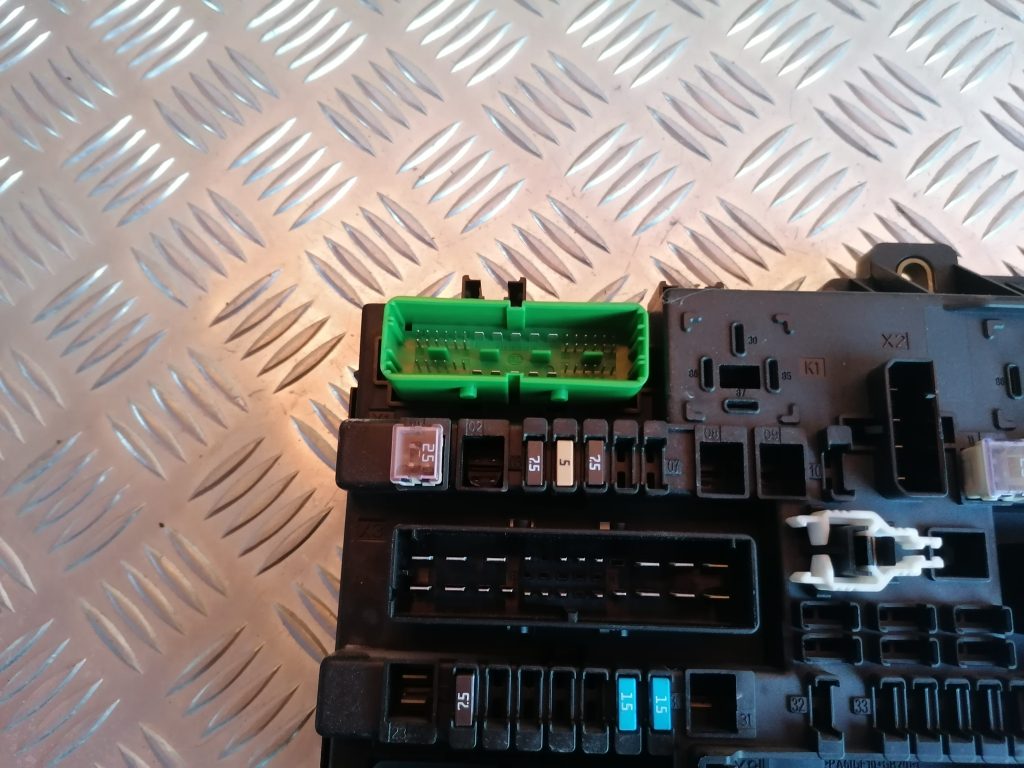 Drošinātāju bloks priekš OPEL ASTRA H 2006