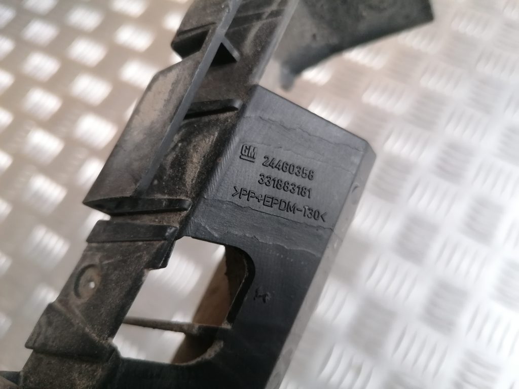 Aizmugurējā spārna un bufera stiprinājums priekš OPEL ASTRA H 2006