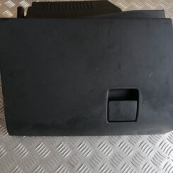 Mantu glabāšanas nodalījums pasažiera pusē priekš OPEL ASTRA H 2006