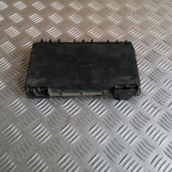 Drošinātāju kārbas korpusa vāks priekš OPEL ASTRA H 2006