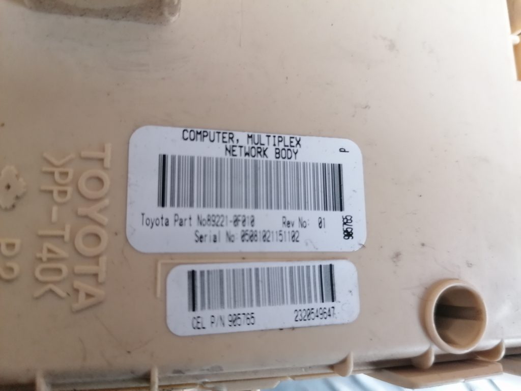 Drošinātāju relejas kaste priekš TOYOTA COROLLA VERSO 2005 5 Drošinātāju relejas kaste priekš TOYOTA COROLLA VERSO 2005