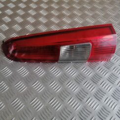 Aizmugurējais labais lukturis priekš VOLVO V70 2004