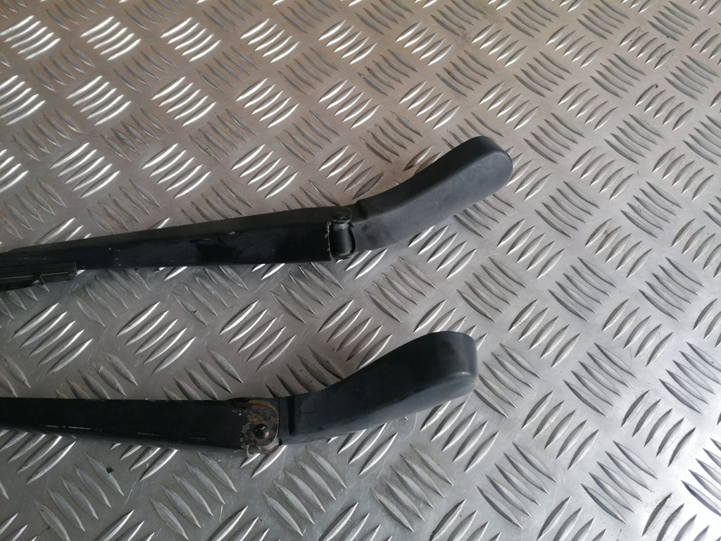 Vējstikla slotiņa priekš VOLVO V70 2004 2 Vējstikla slotiņa priekš VOLVO V70 2004