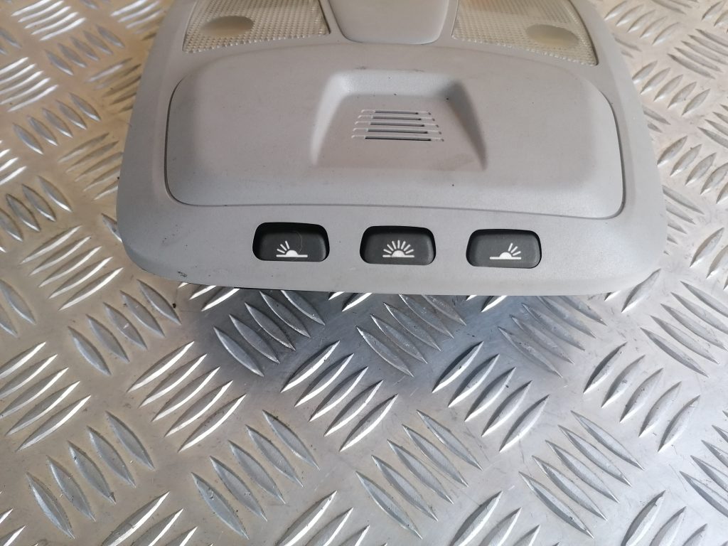 Salona apgaismojuma panelis priekš VOLVO V70 2004 3 Salona apgaismojuma panelis priekš VOLVO V70 2004