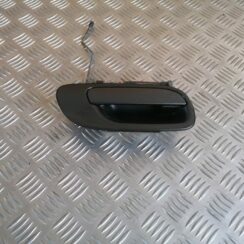 Priekšējāis labais durvju rokturis priekš VOLVO V70 2004