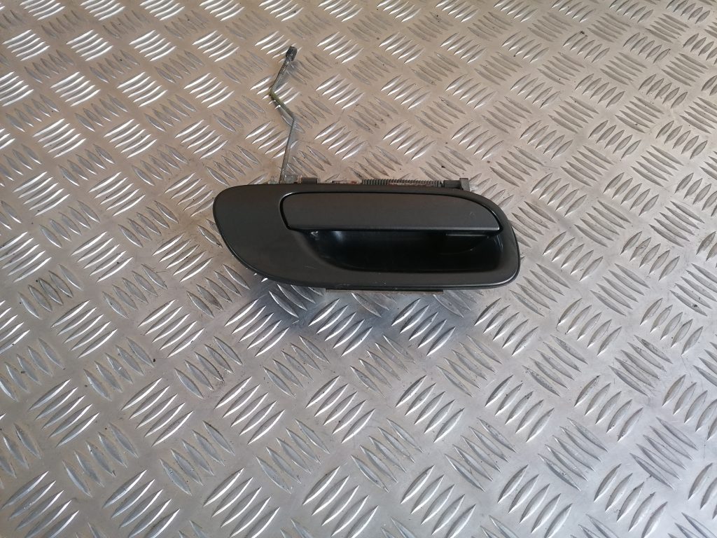 Priekšējāis labais durvju rokturis priekš VOLVO V70 2004 1 Priekšējāis labais durvju rokturis priekš VOLVO V70 2004