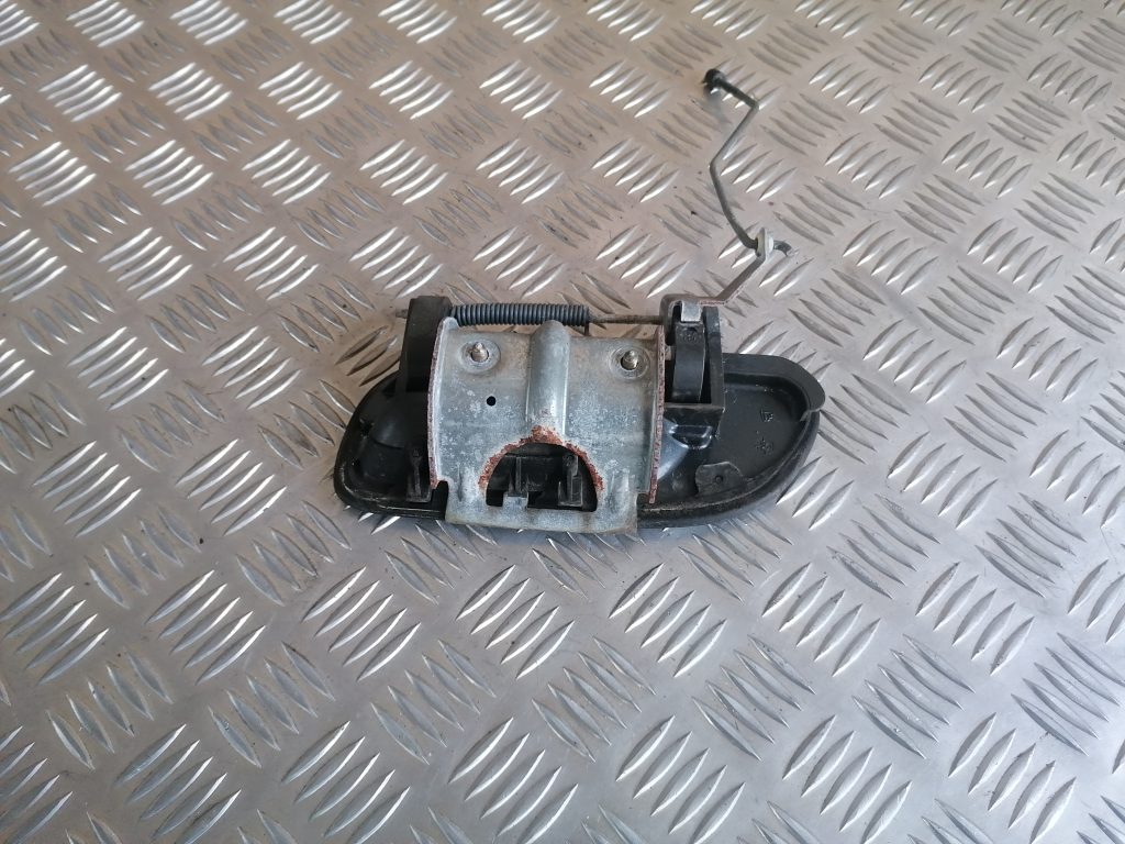 Priekšējāis labais durvju rokturis priekš VOLVO V70 2004 2 Priekšējāis labais durvju rokturis priekš VOLVO V70 2004