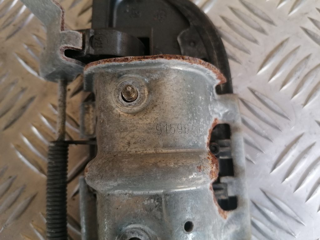 Priekšējāis labais durvju rokturis priekš VOLVO V70 2004 3 Priekšējāis labais durvju rokturis priekš VOLVO V70 2004