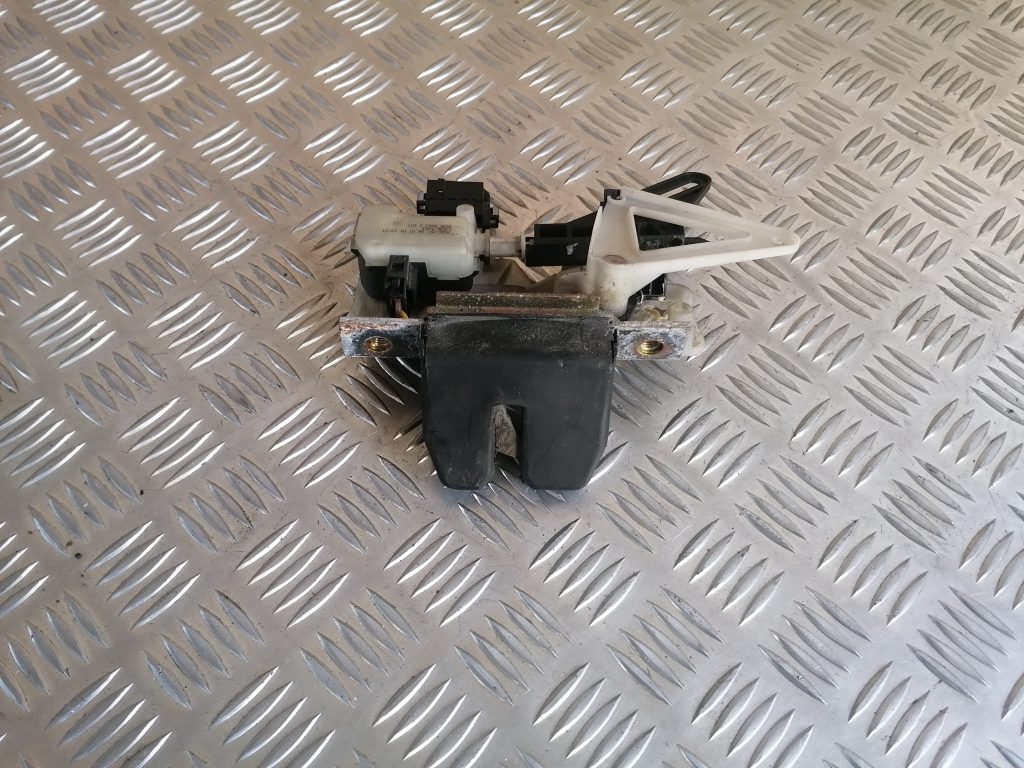 Bagāžnieka vāka slēdzene priekš VOLVO V70 2004