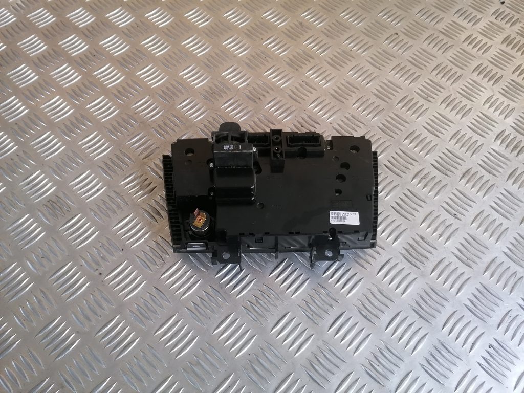 Klimata kontroles bloks priekš VOLVO V70 2004 2 Klimata kontroles bloks priekš VOLVO V70 2004