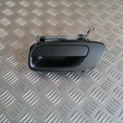 Aizmugurējais kreisais durvju rokturis priekš VOLVO V70 2004