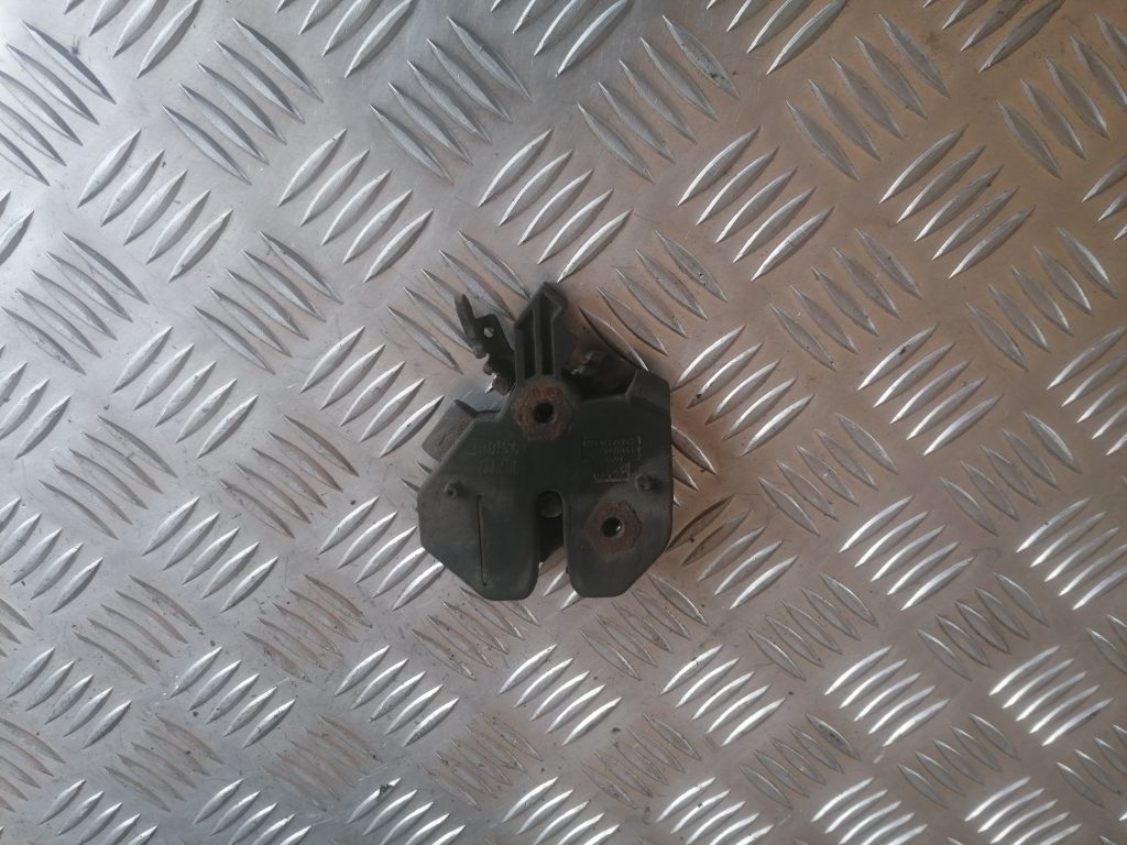 Pārsega slēdzene priekš VOLVO V70 2004