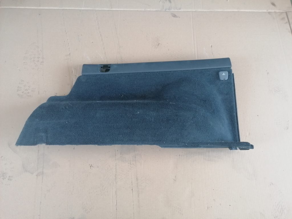Bagāžnieka nodalījuma sānu apdare priekš VOLVO V70 2004 1 Bagāžnieka nodalījuma sānu apdare priekš VOLVO V70 2004