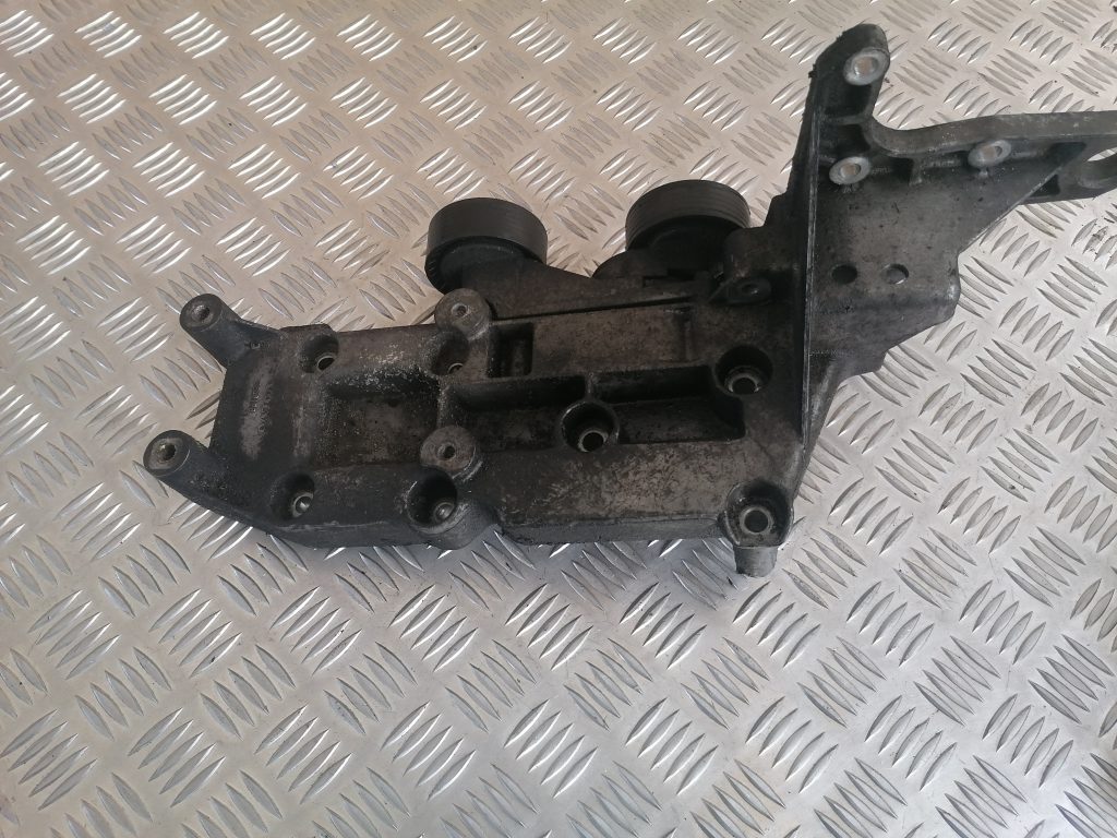 Dzinēja kronšteins priekš 1 Dzinēja kronšteins priekš