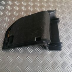 Bagāžnieka nodalījuma sānu apdares lūka priekš VOLVO V70 2004