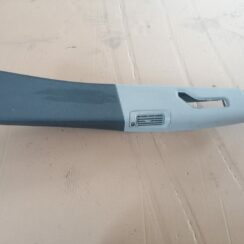 Vidējas salona statnes apdare priekš VOLVO V70 2004