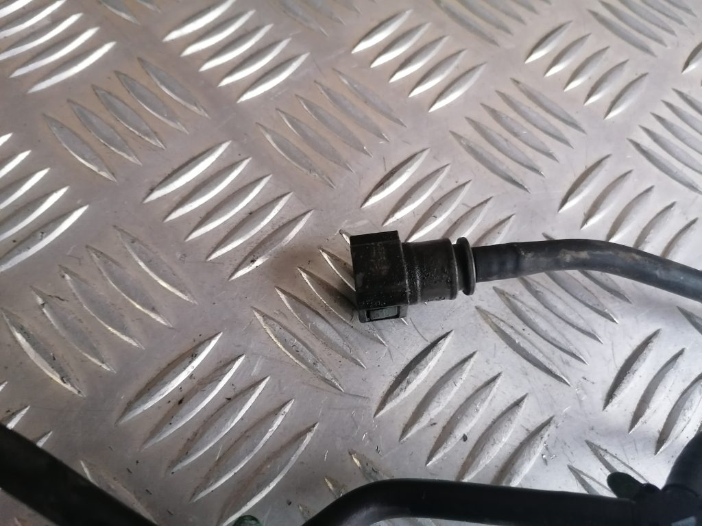 Degvielas atgriešanas caurule priekš FORD C-MAX 2011