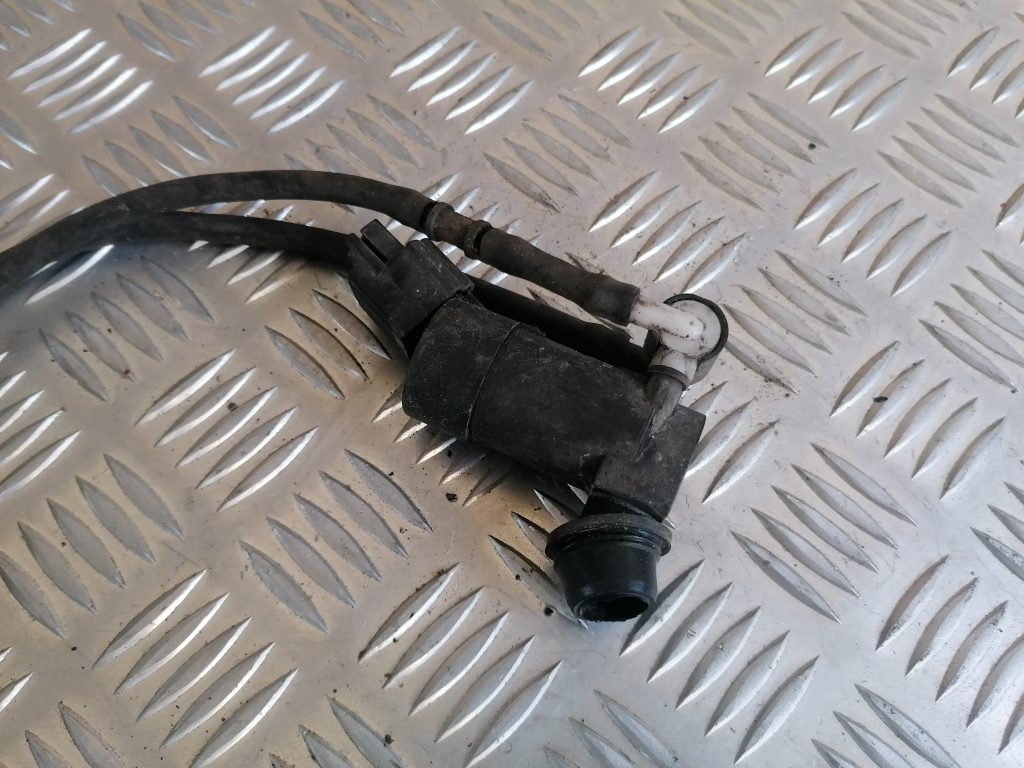 Mazgātāja šķidruma sūknis priekš FORD C-MAX 2011 2 Mazgātāja šķidruma sūknis priekš FORD C-MAX 2011