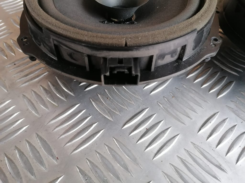 Durvju skaļrunis, apakšā priekš FORD C-MAX 2011