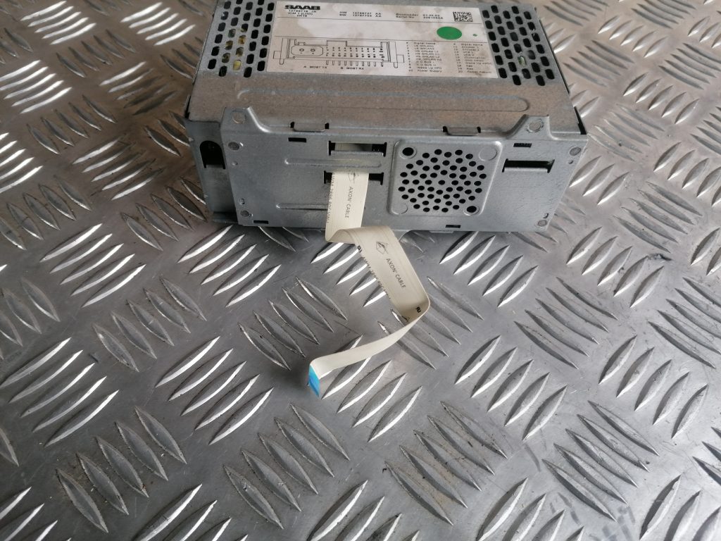 Automašīnas radio priekš SAAB 9-3 2002