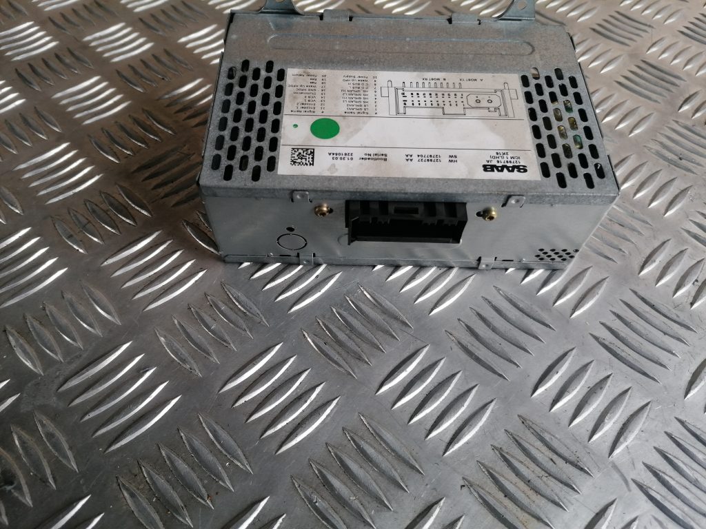 Automašīnas radio priekš SAAB 9-3 2002