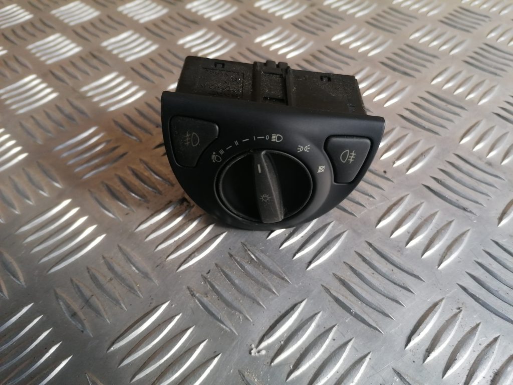 Gaismas slēdzis priekš SAAB 9-3 2002 2 Gaismas slēdzis priekš SAAB 9-3 2002