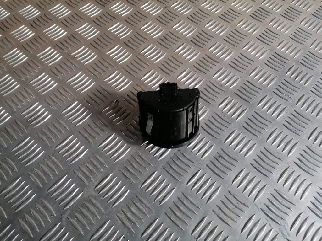 Gaismas slēdzis priekš SAAB 9-3 2002 3 Gaismas slēdzis priekš SAAB 9-3 2002