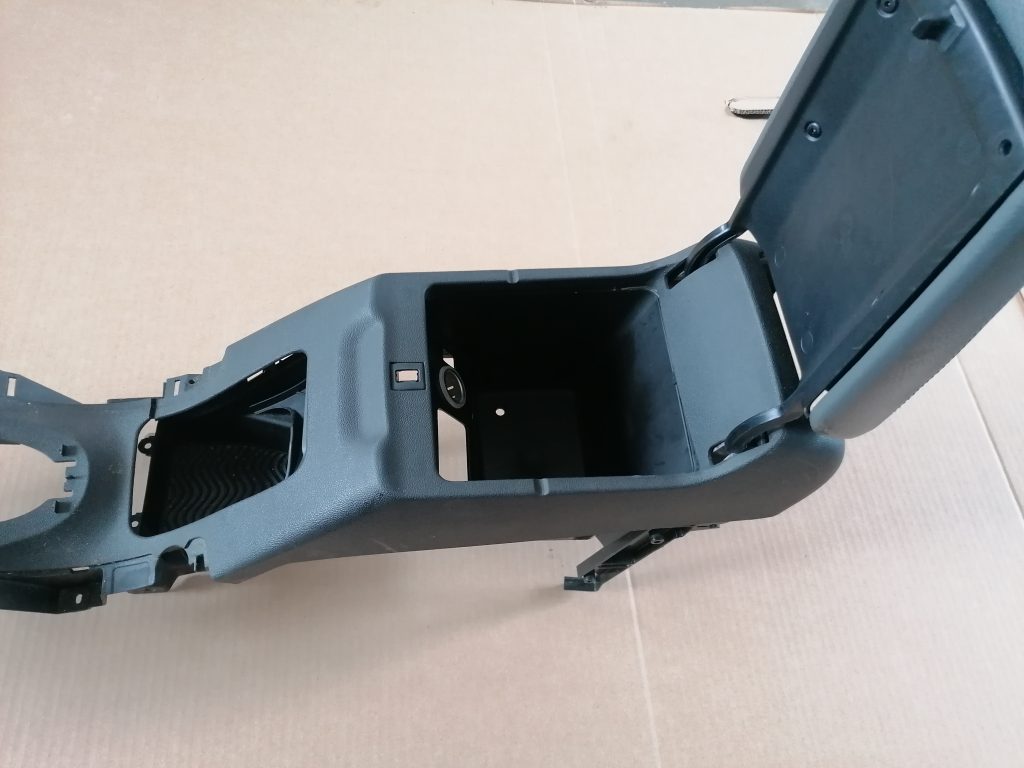 Centrālās konsoles apdares lielākā daļa priekš SAAB 9-3 2002 4 Centrālās konsoles apdares lielākā daļa priekš SAAB 9-3 2002