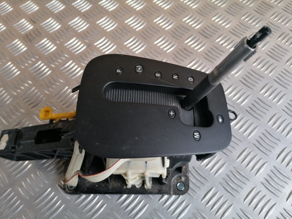 Ātrumu pārslēgšanas slēdzis priekš SAAB 9-3 2002 2 Ātrumu pārslēgšanas slēdzis priekš SAAB 9-3 2002