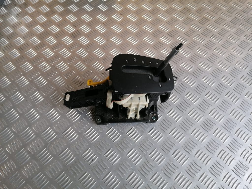 Ātrumu pārslēgšanas slēdzis priekš SAAB 9-3 2002 1 Ātrumu pārslēgšanas slēdzis priekš SAAB 9-3 2002