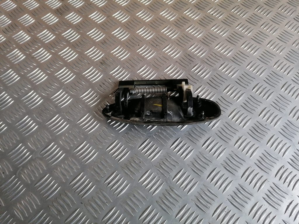 Priekšējāis labais durvju rokturis priekš SAAB 9-3 2002