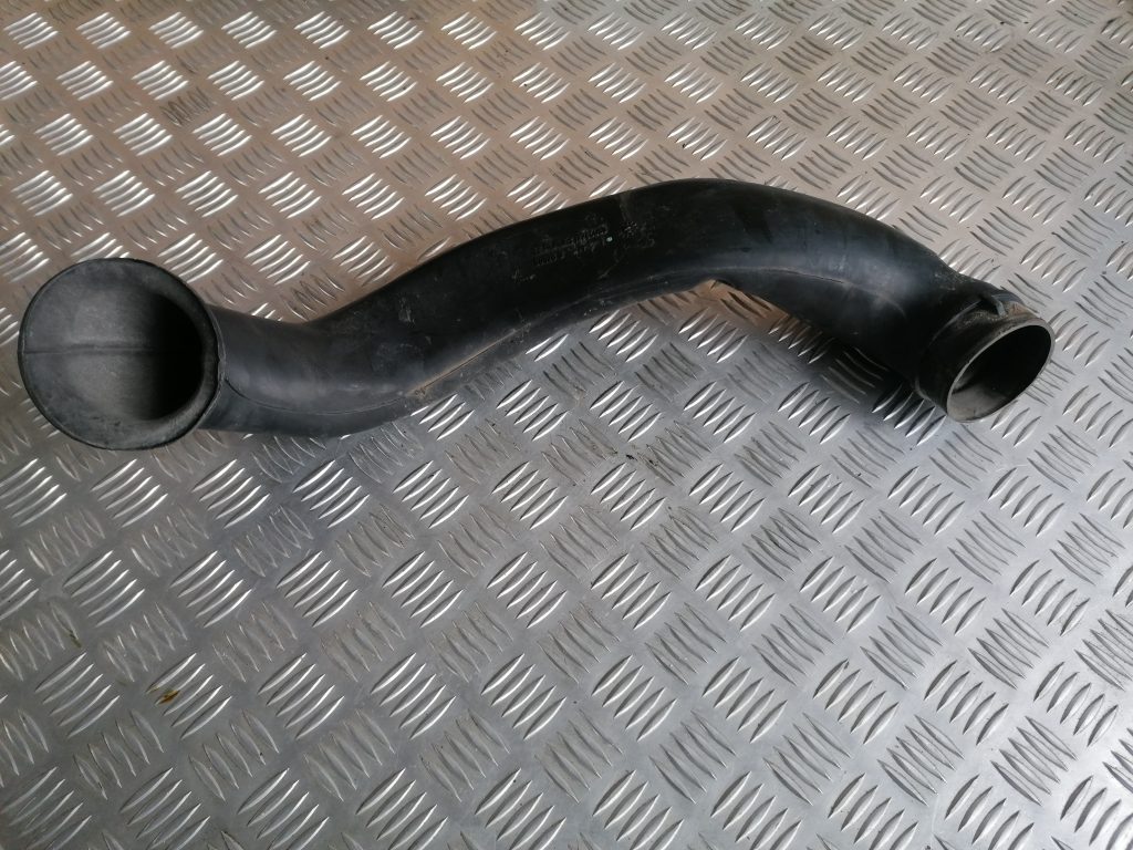 Interkulera caurule priekš SAAB 9-3 2002 1 Interkulera caurule priekš SAAB 9-3 2002