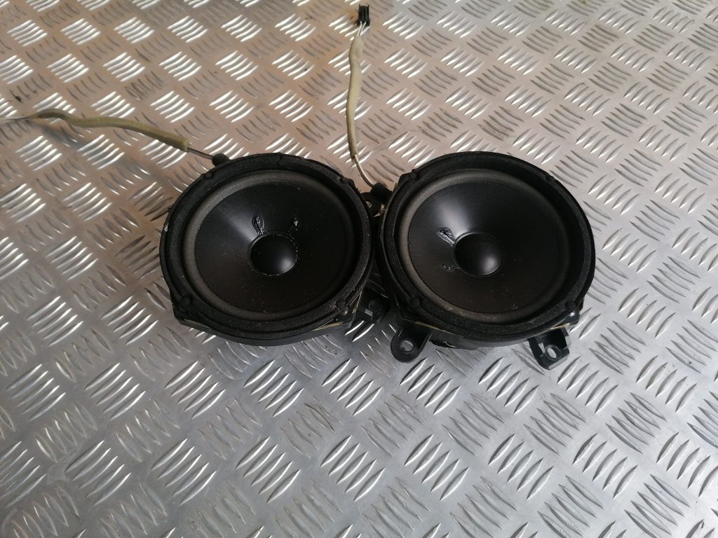 Durvju skaļrunis, apakšā priekš SAAB 9-3 2002 1 Durvju skaļrunis, apakšā priekš SAAB 9-3 2002