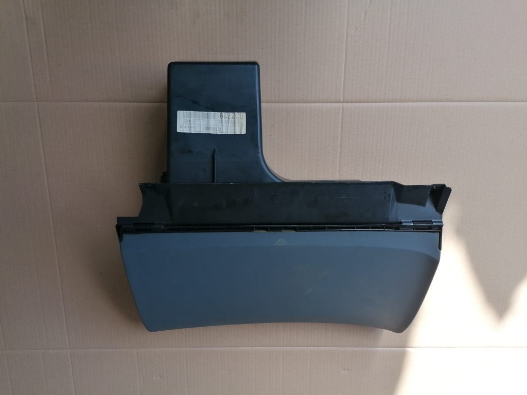 Mantu glabāšanas nodalījums pasažiera pusē priekš SAAB 9-3 2002