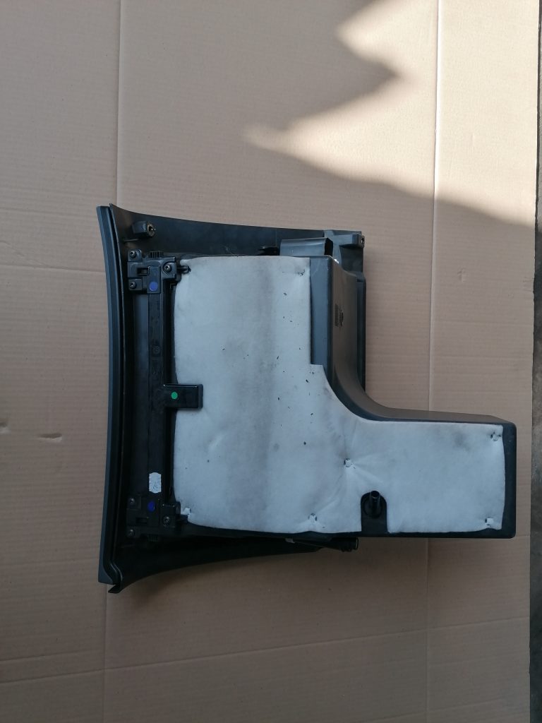 Mantu glabāšanas nodalījums pasažiera pusē priekš SAAB 9-3 2002